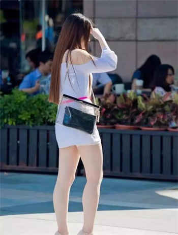 两兄妹旅游住一个房间