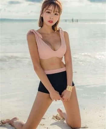 榻榻米上的主妇