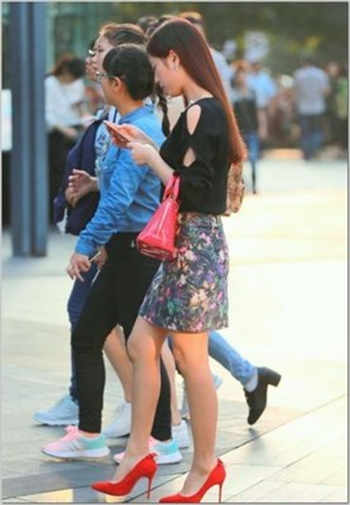 打电话时他恶意的挺了一下