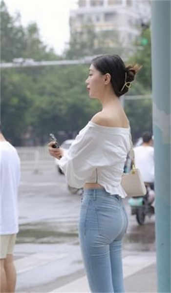 电影卖房女销售艾丽丽