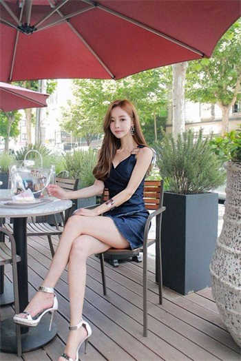 美国一乐队一女主尿原视频