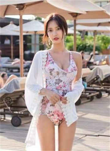 拥抱新婚妻子的梯子中文版