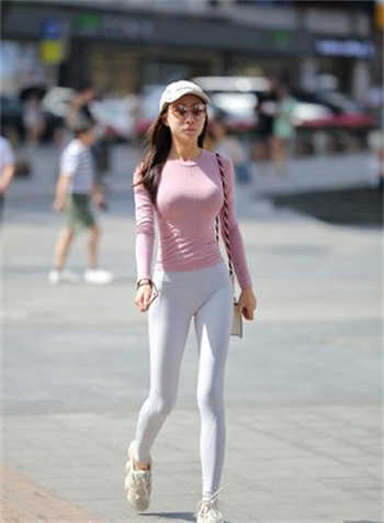 囚心苑白衣女挣扎