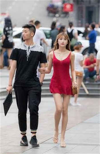 新婚妻子被3个门卫老头
