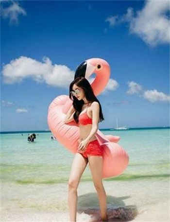与娜娜依酱一起玩耍