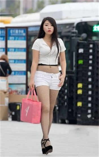 和丈夫下属回家