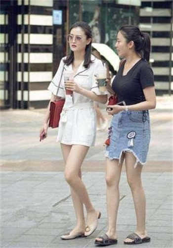 与娜娜依酱一起玩耍