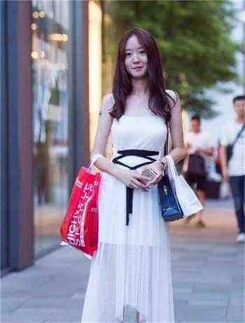 女主叫洛倾颜是重生文
